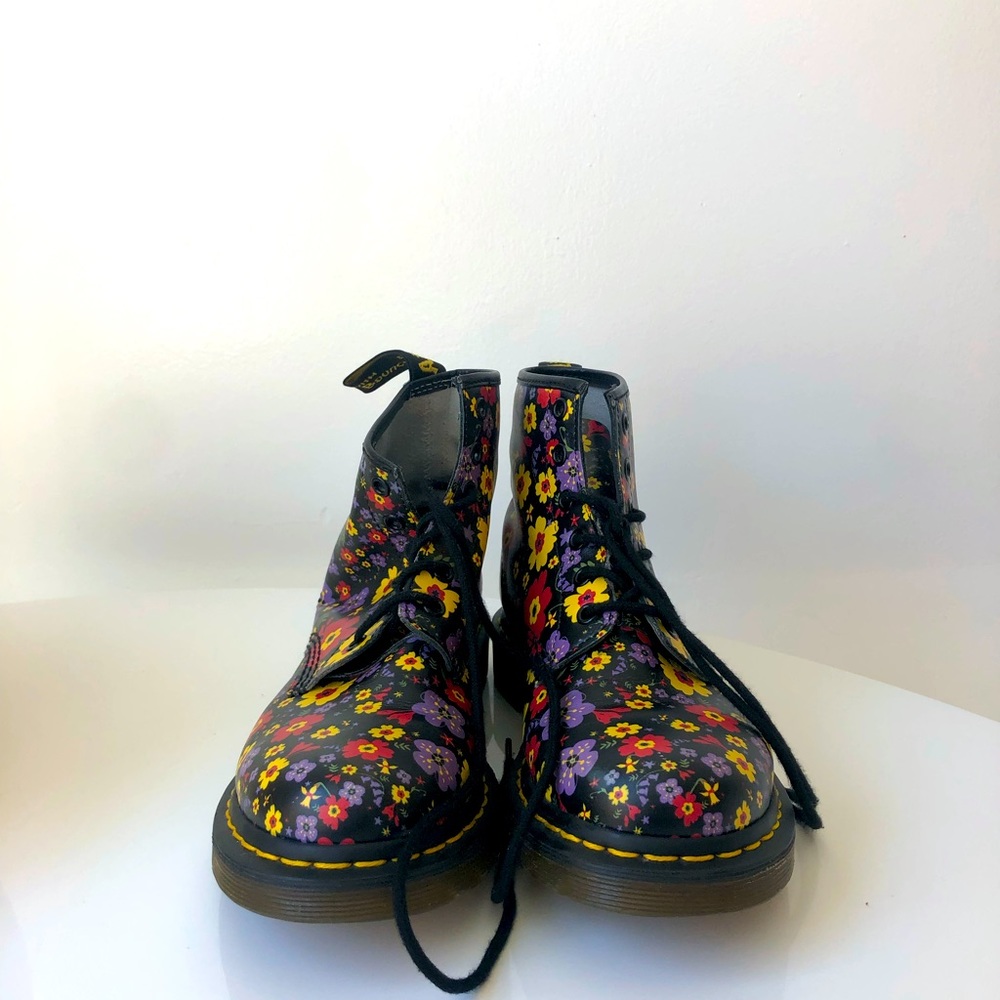 Dr. martens flower combat boots size 8